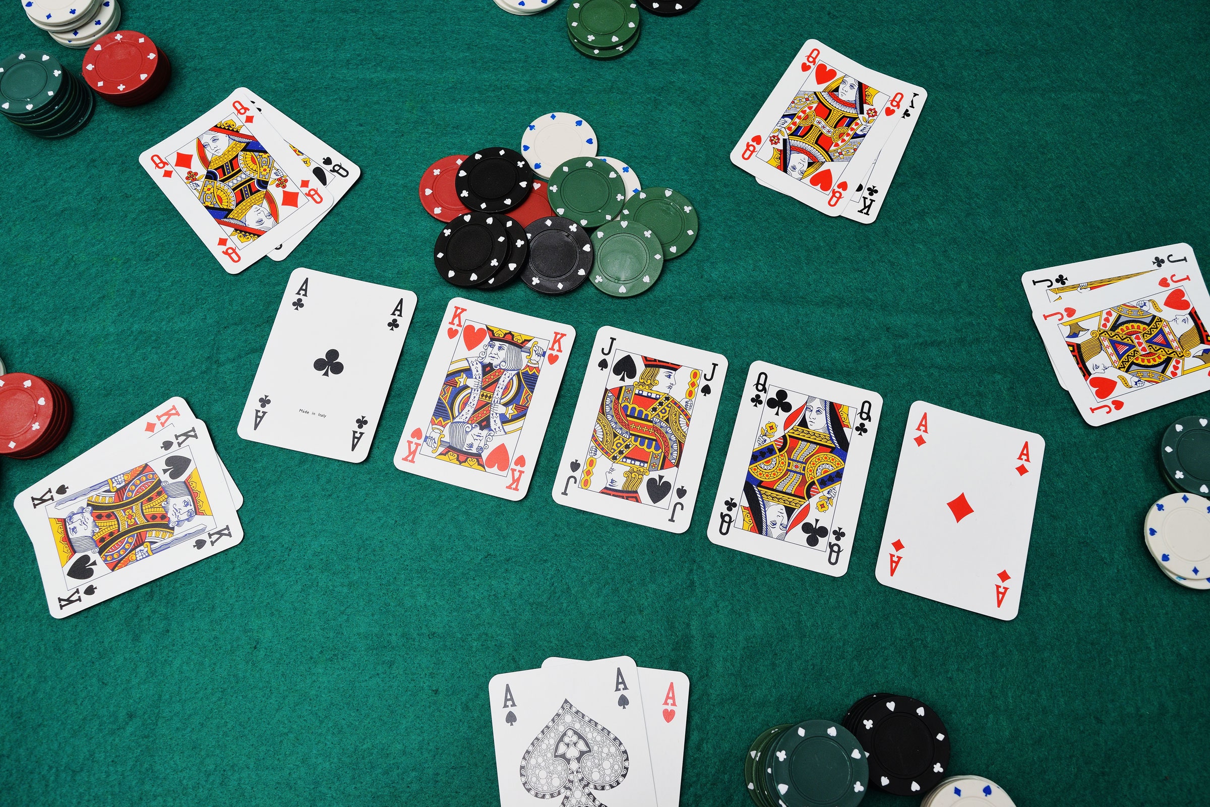 Khám phá bí ẩn poker: Luật chơi, cách chơi và bí kíp chiến thắng 1 Quy tắc chơi trong poker